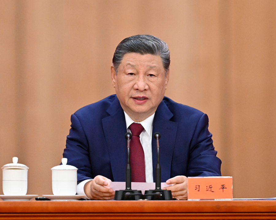   10月22日，纪念中国工农红军长征胜利90周年大会在北京人民大会堂隆重举行。中共中央总书记、国家主席、中央军委主席习近平发表重要讲话。